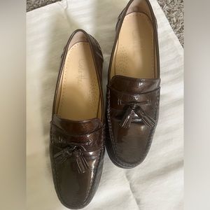 Cole Haan Coco brown color shoes.